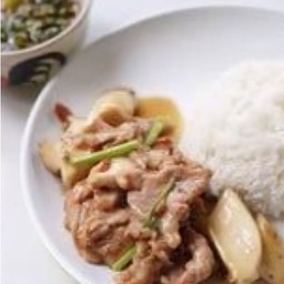 ข้าวเนื้อไทยวากิวผัดน้ำมันหอย