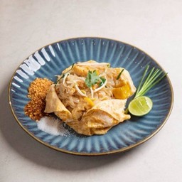 ผัดไทห่อไข่   Pad Thai Wrapped In Egg