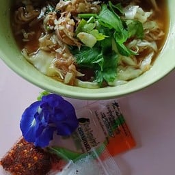 ก๋วยเตี๋ยวลูกชิ้นเอ็นเนื้อตุ๋น