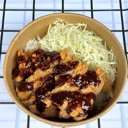 ไก่ทอด ซอสน้ำจิ้มแจ่ว ( กับข้าว ไก่ทอด 2 ชิ้น )