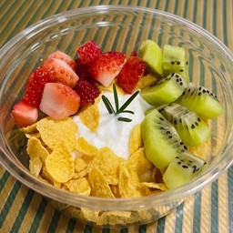 กรีกโยเกิร์ต สตอเบอรี่+กีวี่+คอร์นเฟก