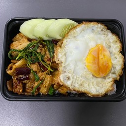 ข้าวกะเพราหมูสามชั้น