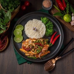 ยำอกไก่แซ่บ+ข้าว