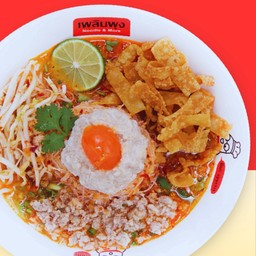 ก๋วยเตี๋ยวต้มยำหมูเด้ง ไข่เค็ม