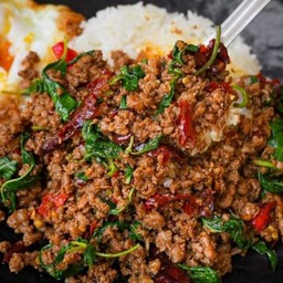 กะเพาพริกแห้ง