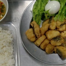 ปลานิลแกะไร้ก้างทอด..ไข่ต้ม..ซอสเปรี้ยวหวาน..ข้าวสวย