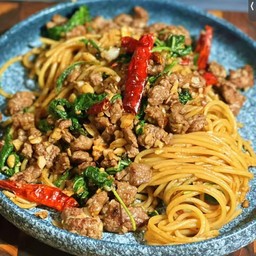 สปาเกตตี้เนื้อวากิวผัดกะเพรา