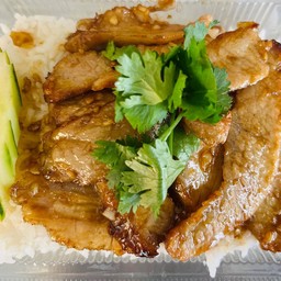 คอหมูย่าง กะเทียม ราดข้าว