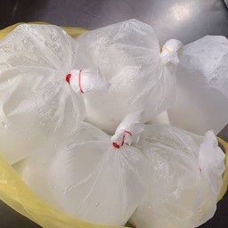 น้ำมะพร้าวสด ( เหลือ 1 ถุง )