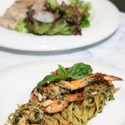 พาสต้ากุ้งซอสเพสโต้