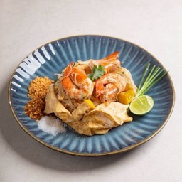 ผัดไทยกุ้งสดห่อไข่ Pad Thai With Fresh Shrimp Wrapped In Egg