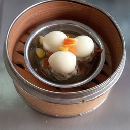 หมูหน้าไข่นกกระทา