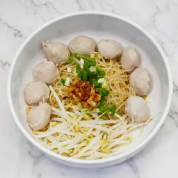 ก๋วยเตี๋ยว ลูกชิ้นหมู