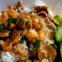 ผัดพริกแกง ราดข้าว