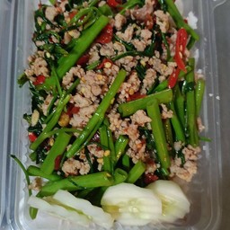 ผัดผักบุ้งหมูสับ