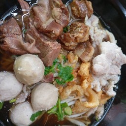 บะหมี่น้ำ หมูน้ำแดง