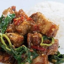 ข้าวกะเพราหมูกรอบ -