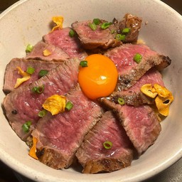 RE22 Beef Rice Bowl (เนื้อโคขุนไทยย่าง) Thai Beef