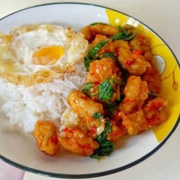 กระเพราไก่ทอด