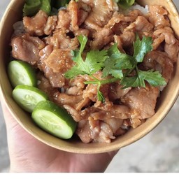 ข้าวไก่ทอดกระเทียม