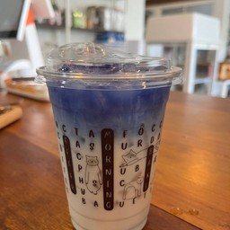 นมอัญชัน ( butterfly pea milk)