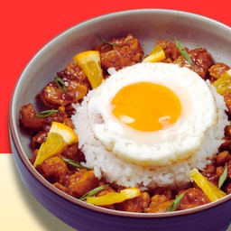 ข้าวไก่กรอบซอสส้มไข่ดาว