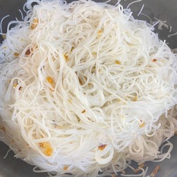 เส้นหมี่ลวก