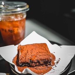 บราวนี ลาวา