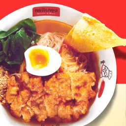 ก๋วยเตี๋ยวต้มยำไก่ทอดไข่มะตูม