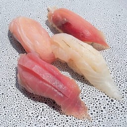ซูชิปลารวม 4 ชนิด 4 คำ