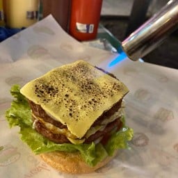 เบอร์เกอร์หลังร้าน