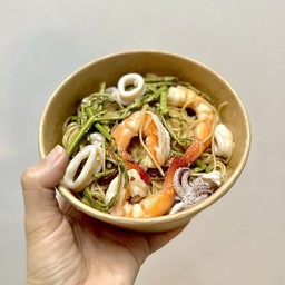ผัดหมี่ซั่วกระเฉด ทะเล,หมูกรอบ