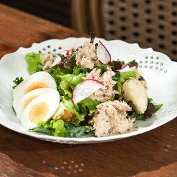 สลัดทูน่ามันผรั่ง