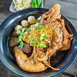 ก๋วยเตี๋ยวโครงไก่