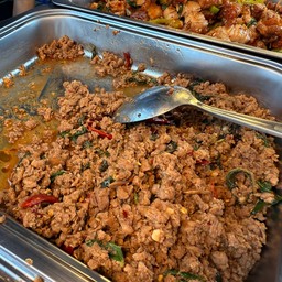 กะเพราหมูสับ  ราดข้าว