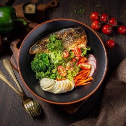 สลัดปลาซาบะย่าง