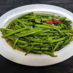 ผัด ผักบุ้ง ไฟแดง