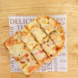 ปังพิซซ่าปูอัดไส้กรอก