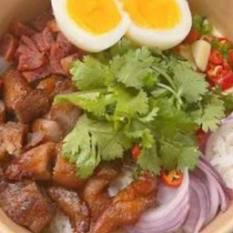 ข้าวขยำหมูทอด