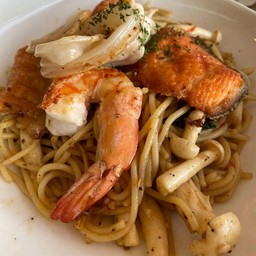 39.สปาเก็ตตี้พริกไทยดำซีฟู๊ด,แซลมอน