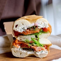 SMOKED SALMON BAGEL