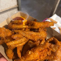 (ยิ่งเหย่า ยิ่งหรอย)ไก่ป๊อปเนื้อโคขุน หนุ่มผมยาวลานหน้าตะวันแดง