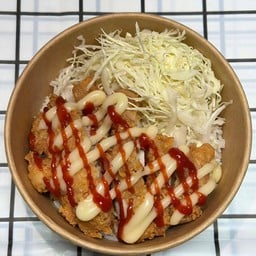 ไก่ทอด ซอสดูโอ้ (กับข้าว ไก่ทอด 2 ชิ้นใหญ่ )