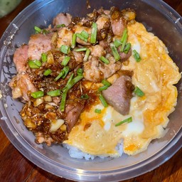 หมูทอดกระเทียมและไข่ข้น