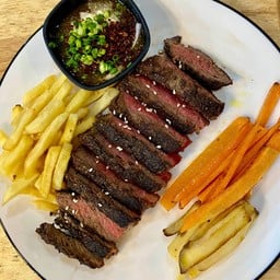 สเต็กเนื้อออสเตรเลีย พริกไทยดำ จิ้มแจ่ว