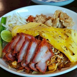 ผัดไทยภูเก็ต หมูแดง - กากหมูเจียว