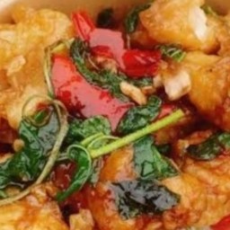 กะเพราไก่กรอบฮาลาลfood ช้างคลาน