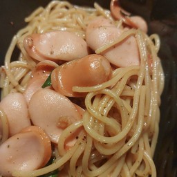 สปาเก็ตตี้พริกแห้งไส้กรอก