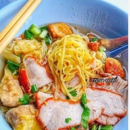 บะหมี่เกี๊ยวหมูแดง