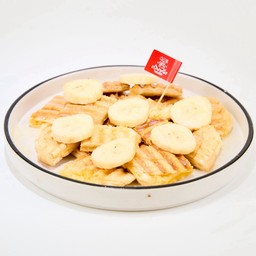 ปังโรตีกล้วย ราดนมน้ำตาล